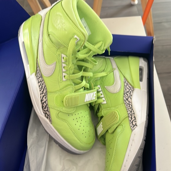 Nike Air Jordan Legacy 313 NRG White/Black-Volt - Picture 9 of 9